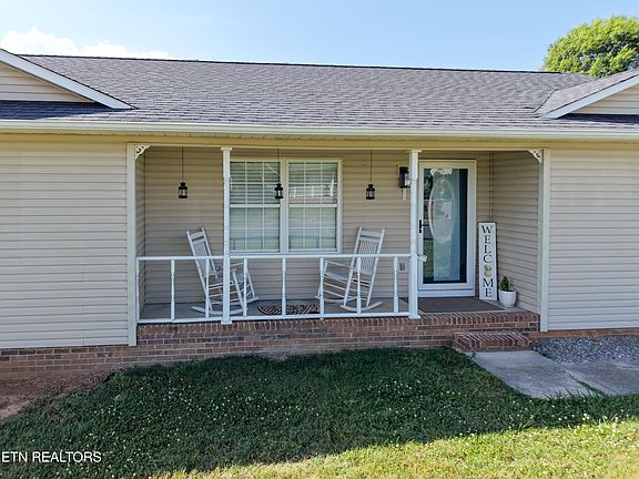 5th image of 219 Twin Ridges Dr