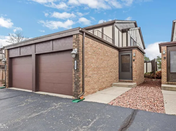 316 Country Club Dr, Saint Clair Shores, MI 48082