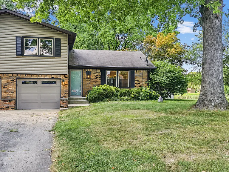 7046 Janean Dr #7048 — Photo 2