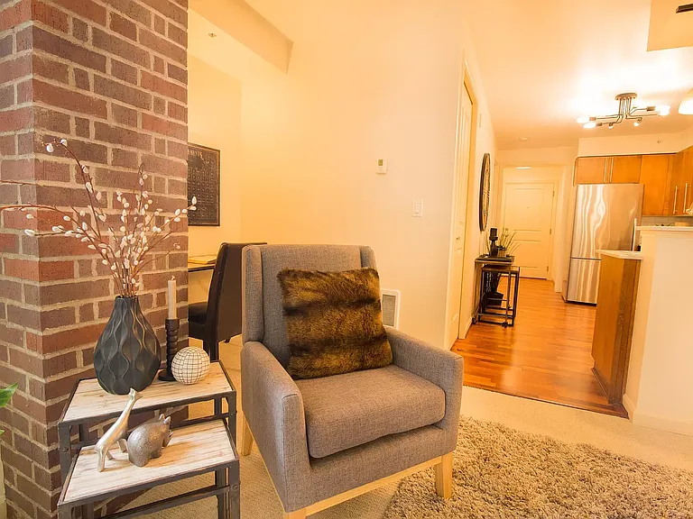 124 Bellevue Ave E #200 — Photo 8