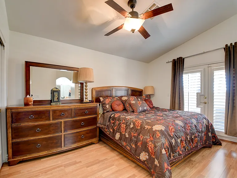 7365 Tamarind Ave — Photo 10