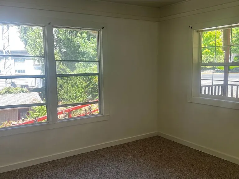 308 N Washington St — Photo 5