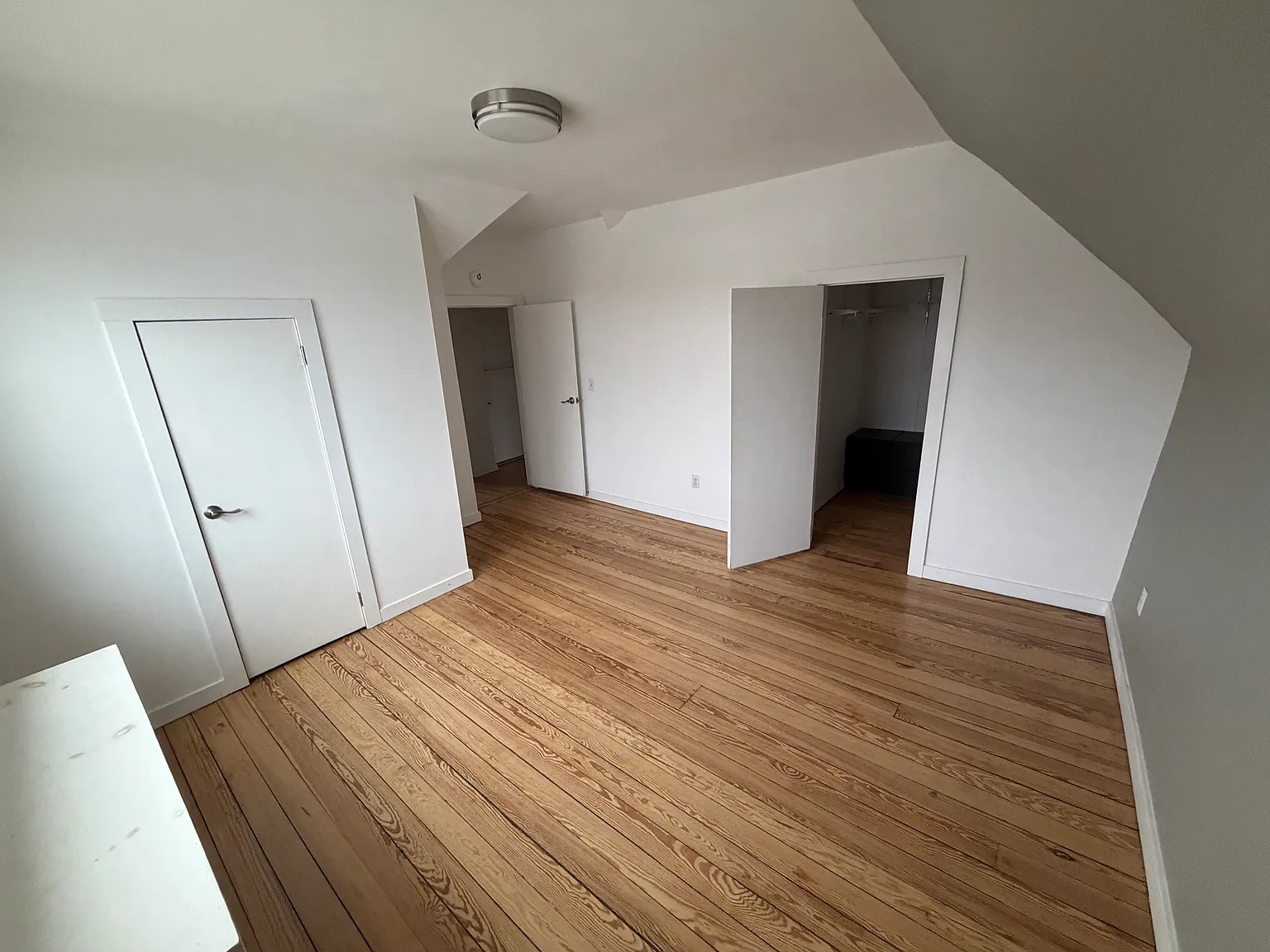 3 bed, $1,500 — Photo 2