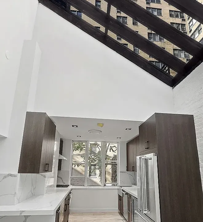 141 E 17th St #2/3