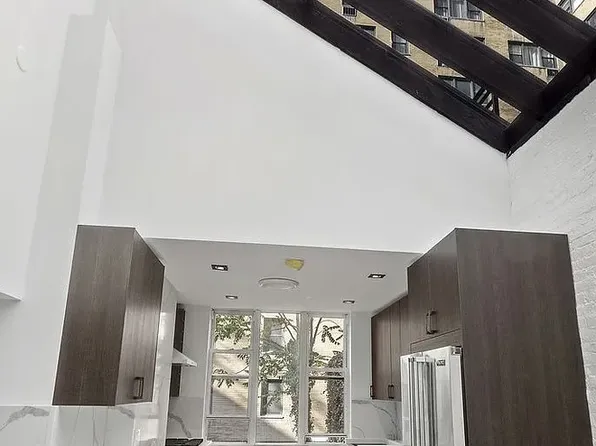 141 E 17th St #2/3, New York, NY 10003