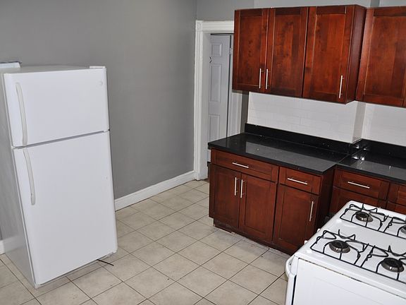 4th image of 461 Hamilton St #C