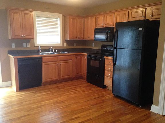 3rd image of 1302 Salem Cir