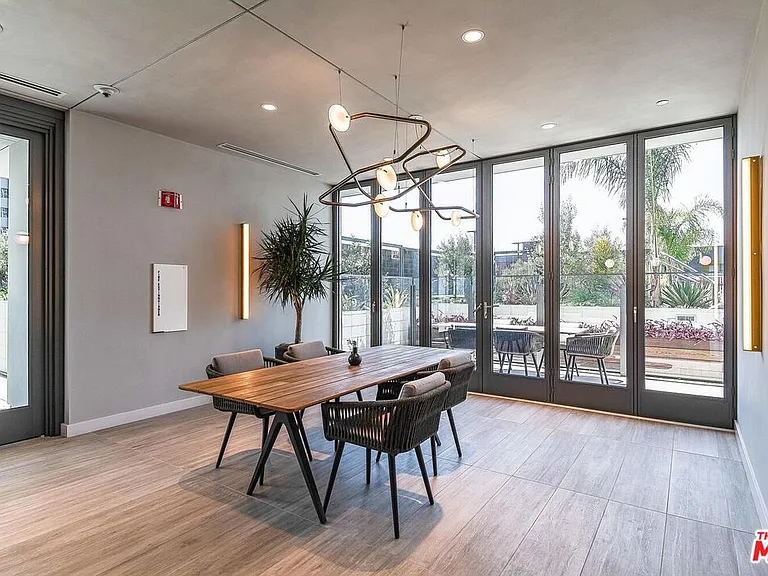 330 E 11th St #607 — Photo 32