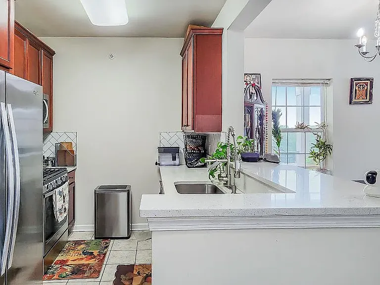 548 E Celebration Way — Photo 2