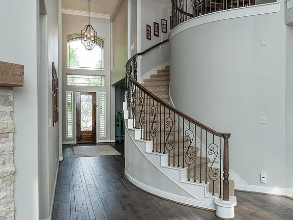 3rd image of 6102 S Tamarino Park Ln