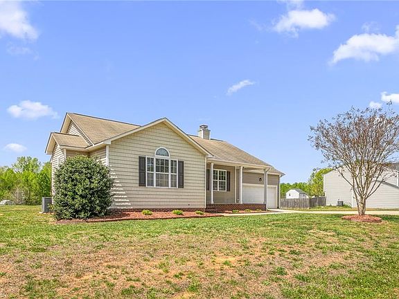 3rd image of 5393 Longspur Dr
