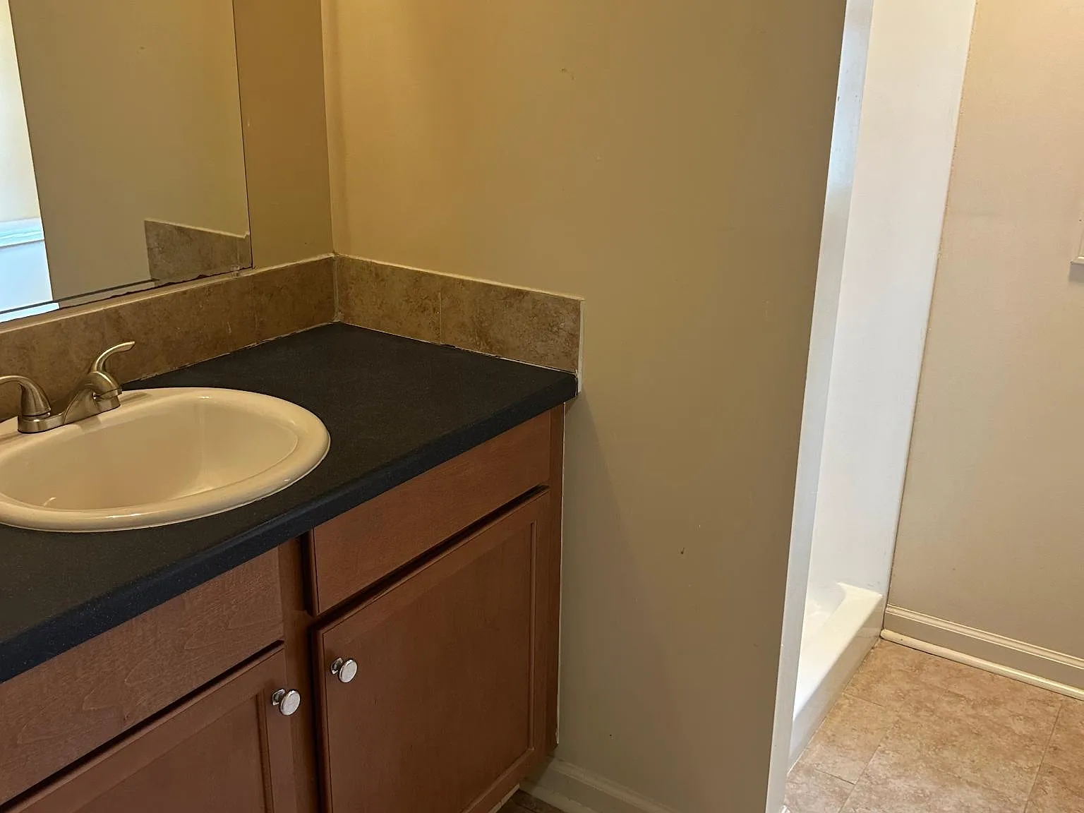 2 bed, 906 sqft, $1,300 — Photo 4