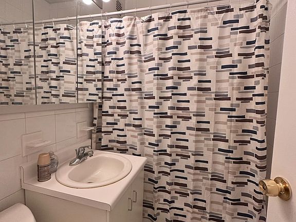 5th image of 117 W 58th St APT 11E