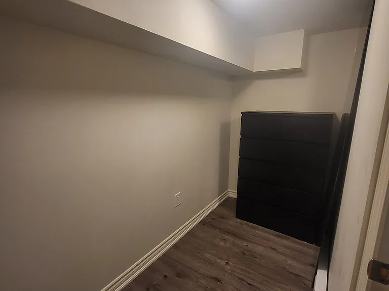1 Wychwood Rd #BASEMENT — Photo 9