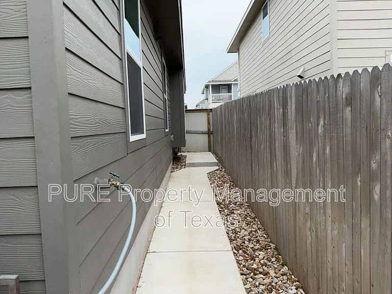 17901 Giglio Way — Photo 23