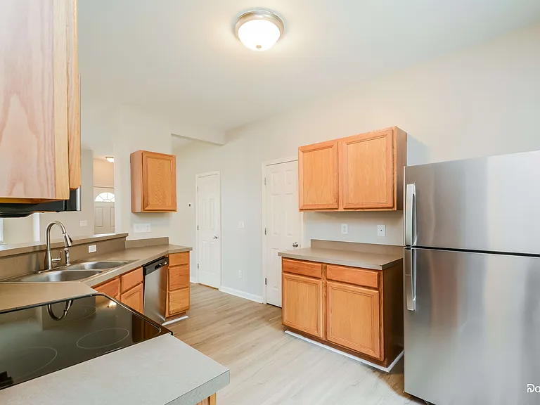 2870 Filbert St — Photo 2