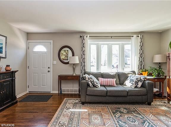 4th image of 8203 Mercier St