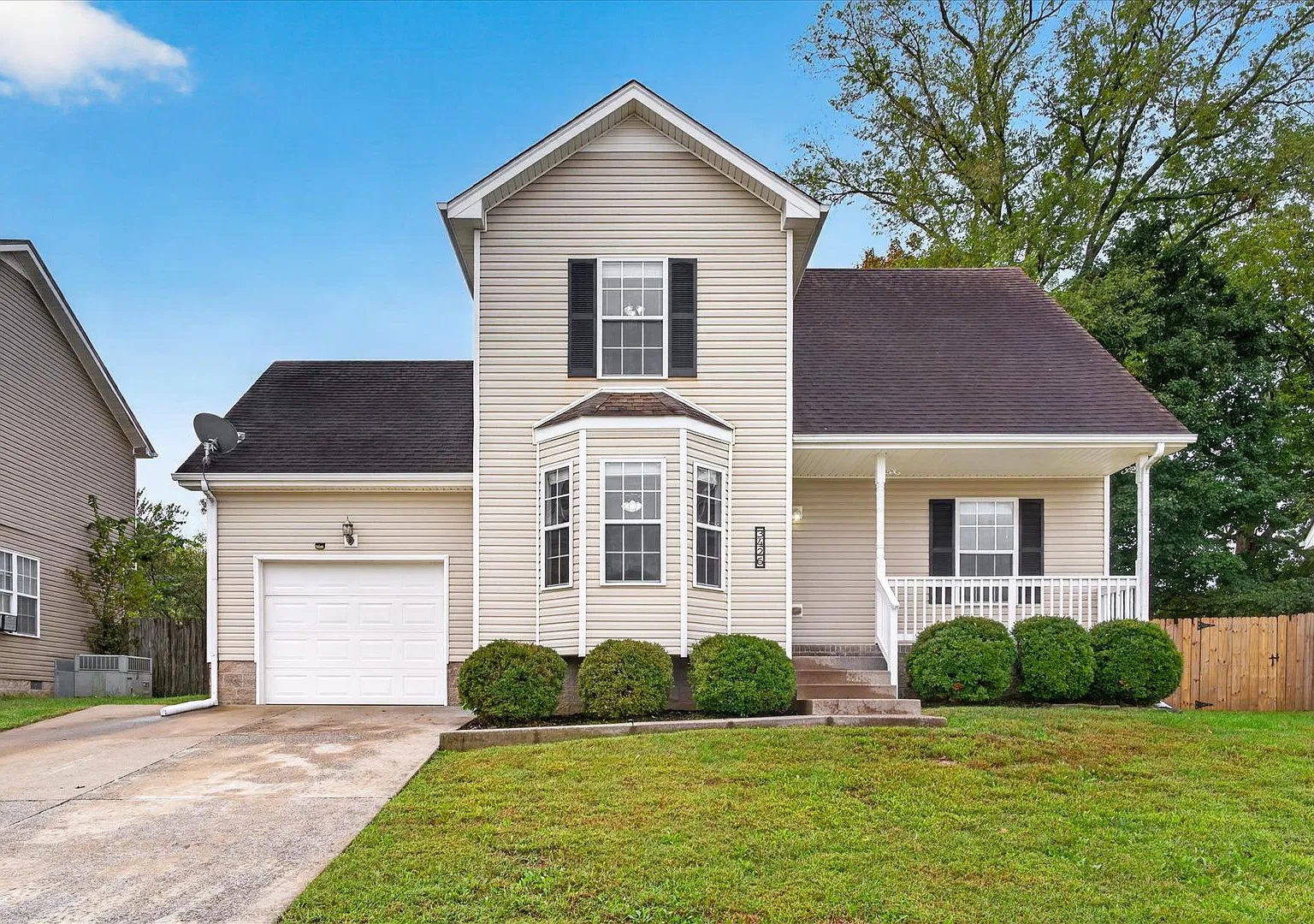 Pet Friendly Four Bedroom! — Photo 1