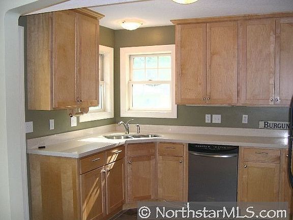 5th image of 1417 Wellesley Ave