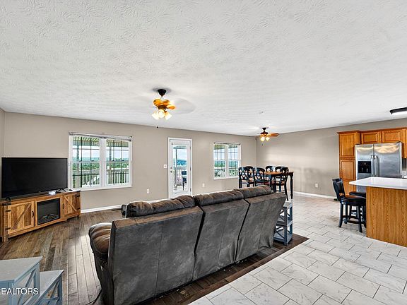 4th image of 477 Klondike Cir