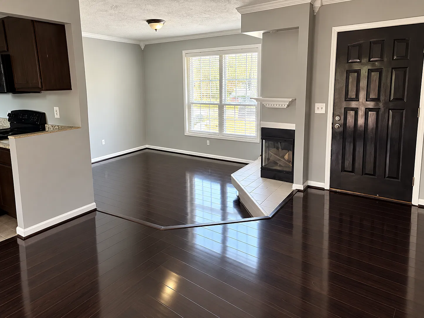 211 Lake Cv — Photo 2