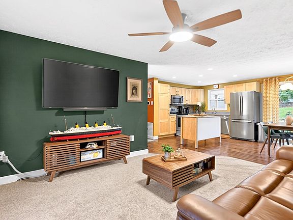 4th image of 215 Princeton Dr