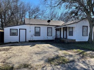 922 W 4th St, Mc Gregor, TX 76657