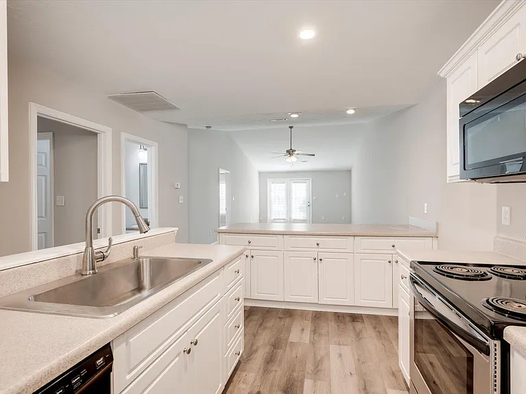 1216 Longpoint Dr — Photo 4