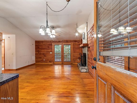 6th image of 186 Amandas Way
