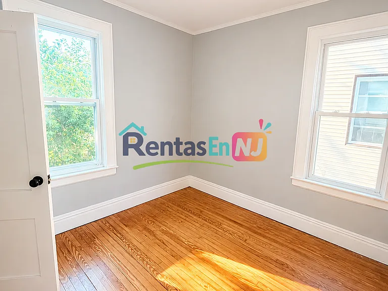 549 S 20th St #3A — Photo 3