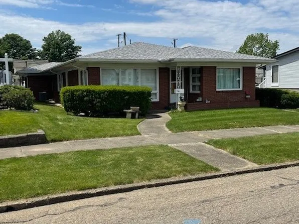 1002 N Main St, Uhrichsville, OH 44683