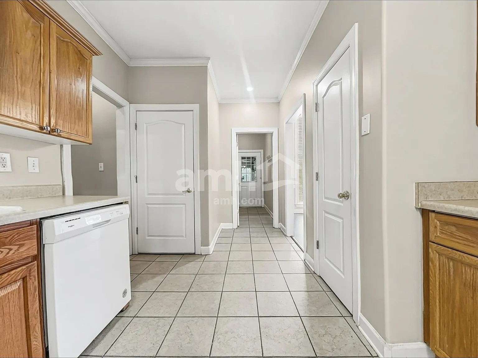 4 bed, 2.5 bath, 2350 sqft, $2,255 — Photo 4