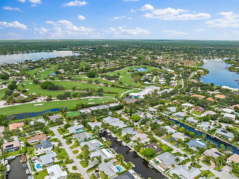 4 Tradewinds Cir — Photo 3
