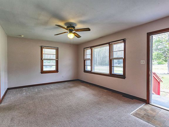 3rd image of 421 Colonial Ave