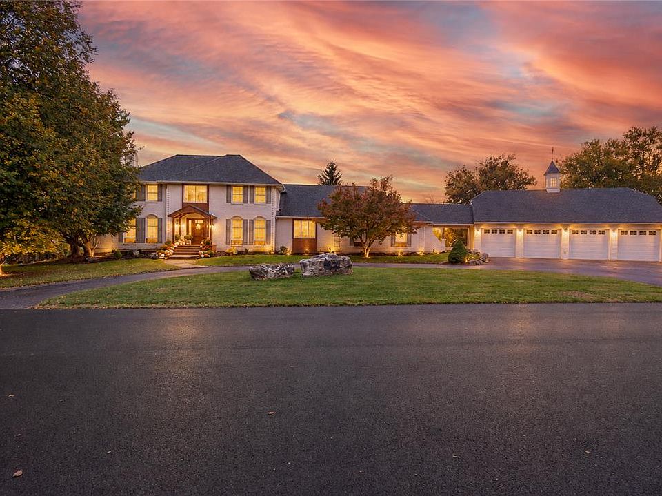 1st image of 755 Yorkshire Rd