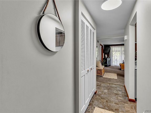 4th image of 4765 Chestnut Ridge Rd APT 4