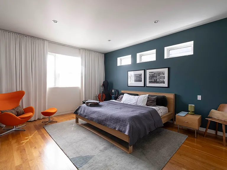 546 Broadway St — Photo 27