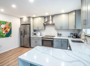 124 Lake Point Ln #2B, Naples, FL 34112