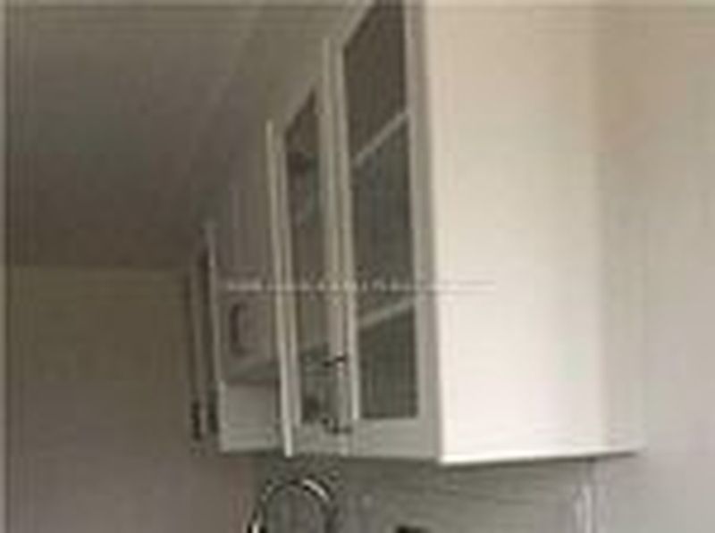 Brampton House for rent - 3 Bedrooms — photo 2