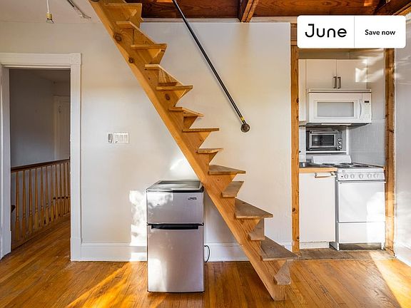 2nd image of 1443 Parkwood Pl NW #2F