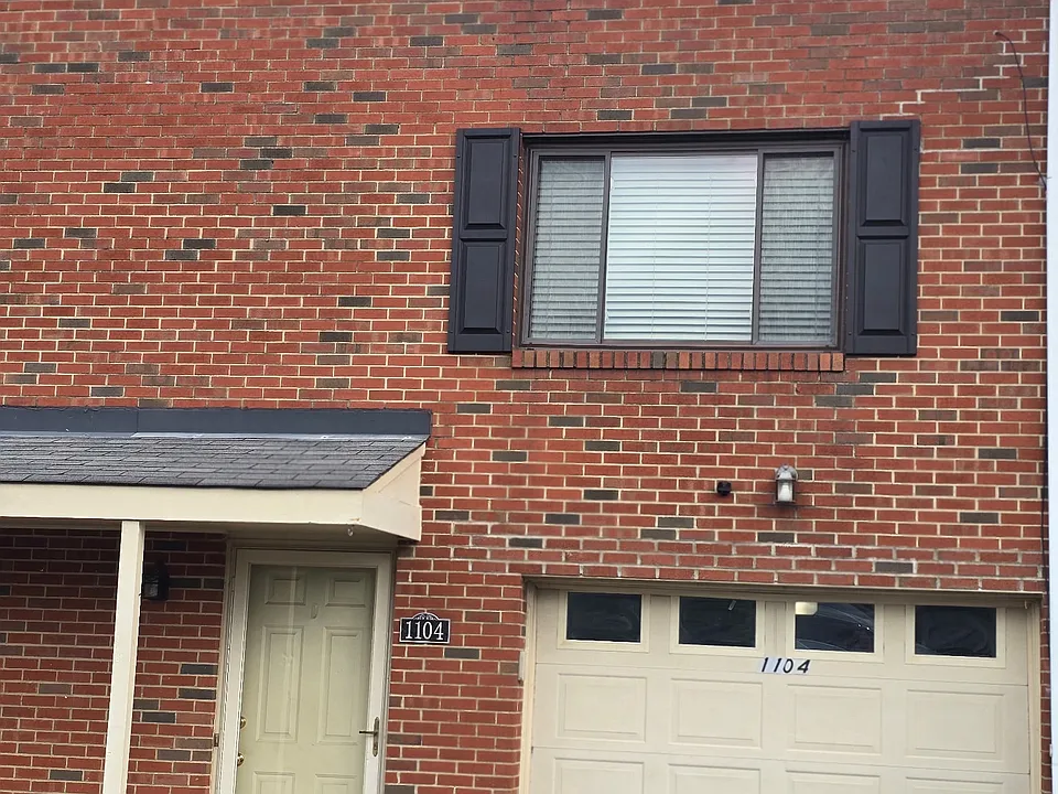 1104 Countryside Dr