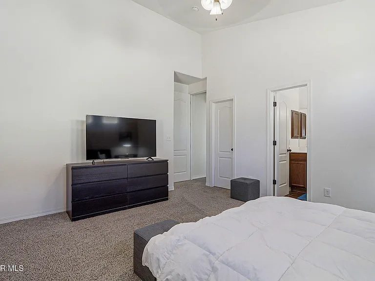 13470 Everingham St — Photo 21