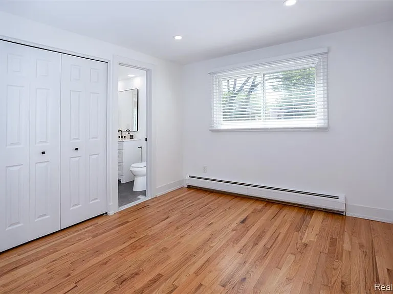 2862 Rossmoor Cir — Photo 32