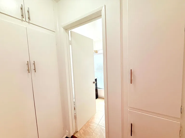 4948 Rosewood Avenue — Photo 12