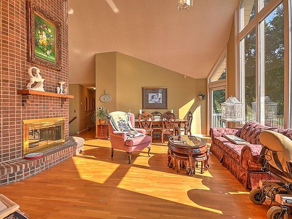 4th image of 3325 Bondwood Cir