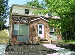 3690 Avondale Rd, Woodmere, OH 44122