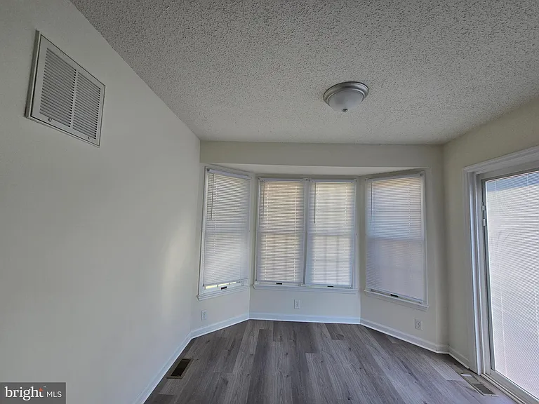 23 Lordship Ln — Photo 12