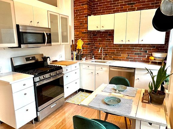 4th image of 114 Trenton St #2
