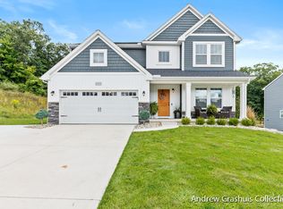 10839 Autumn Oak Dr, Lowell, MI 49331