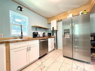 4011 52nd St, Des Moines, IA 50310